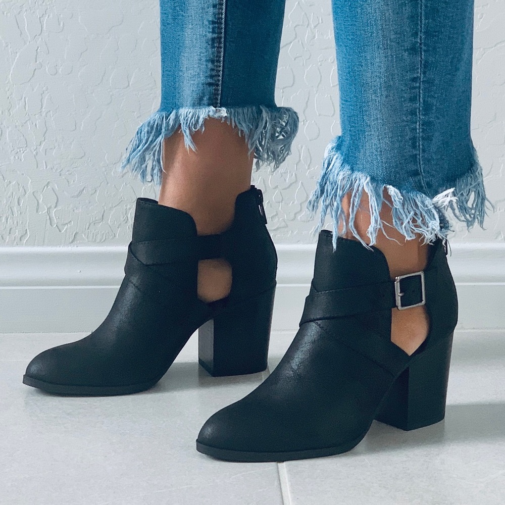 NIB Black Cut Out Buckle Chunky Heel Ankle Bootie